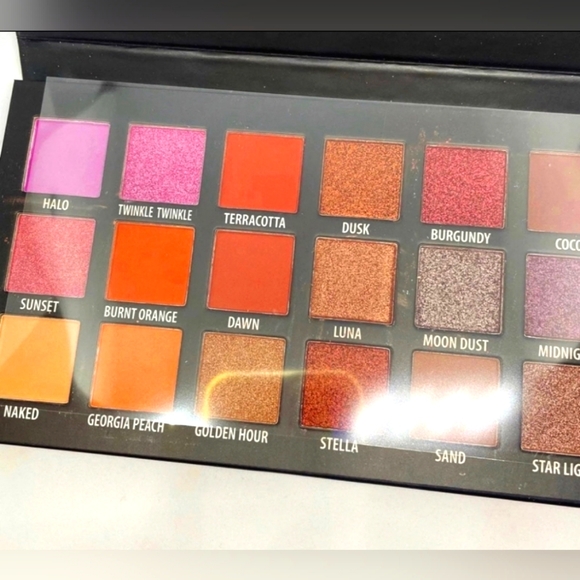 KAB Cosmetics Palette - Picture 2 of 2